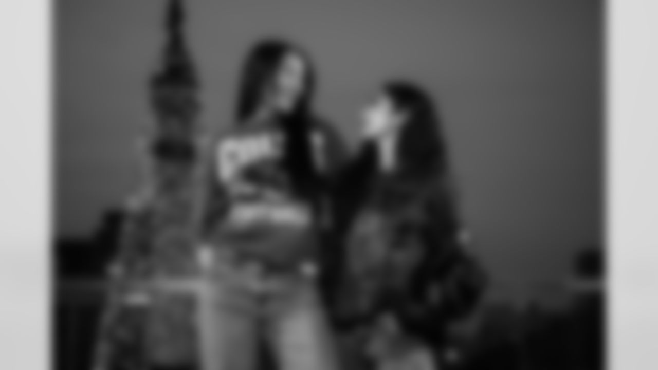 86 TE Will Mallory, 40 CB Jaylon Jones