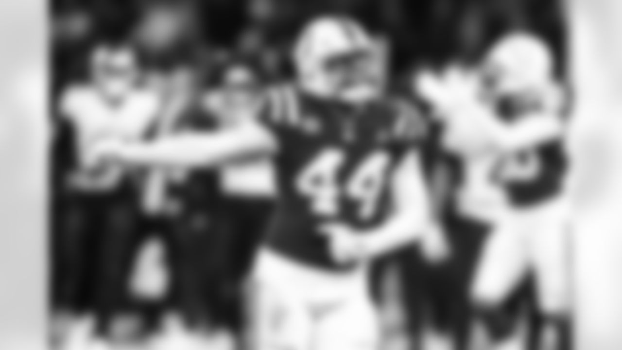 LB Zaire Franklin #44