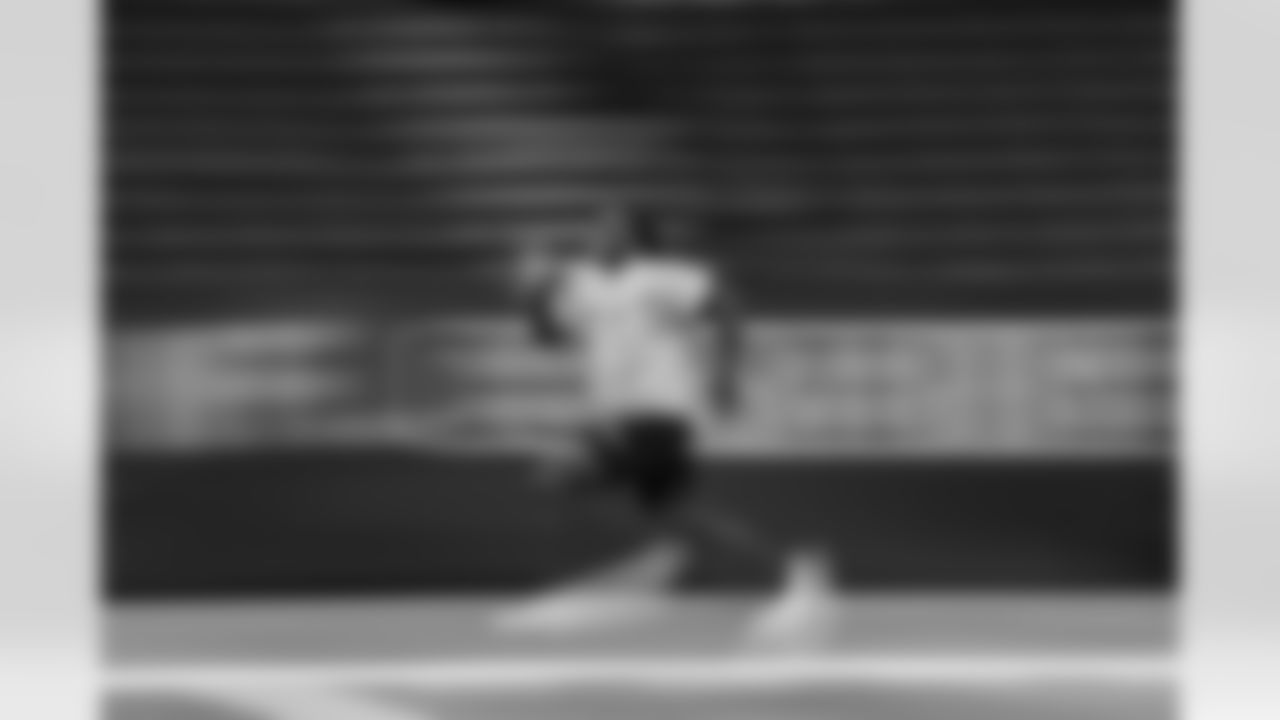Oklahoma offensive lineman Tyler Guyton runs the 40-yard dash during the 2024 NFL Scouting Combine on Sunday, March 3, 2024 in Indianapolis, Indiana. (Kara Durrette/NFL)