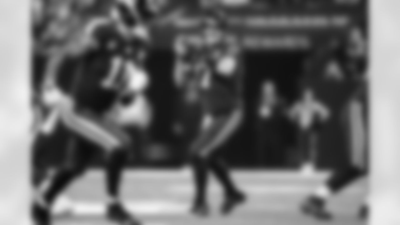 QB Philip Rivers #17