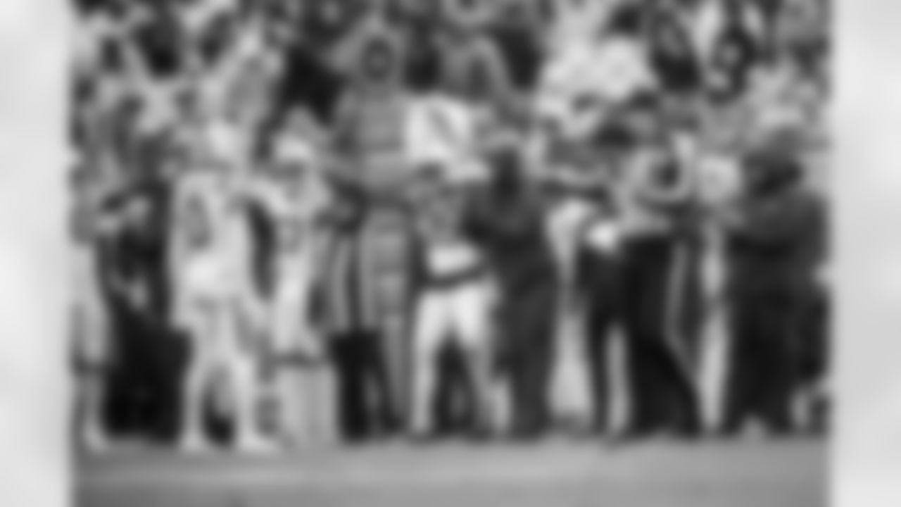 S Camryn Bynum #0 and CB Jonathan Edwards #35