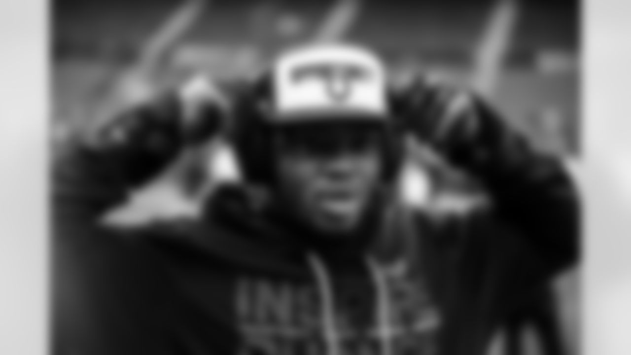 DE Samson Ebukam #52