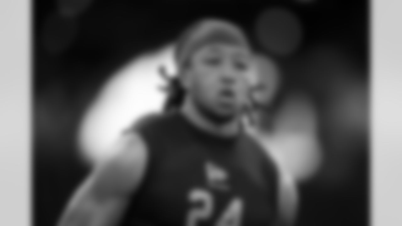 Arkansas defensive back Julian Neal (24) runs the 40-yard dash during the 2026 NFL Scouting Combine on Friday, February 27, 2026 in Indianapolis, Indiana. (Cooper Neill/NFL)