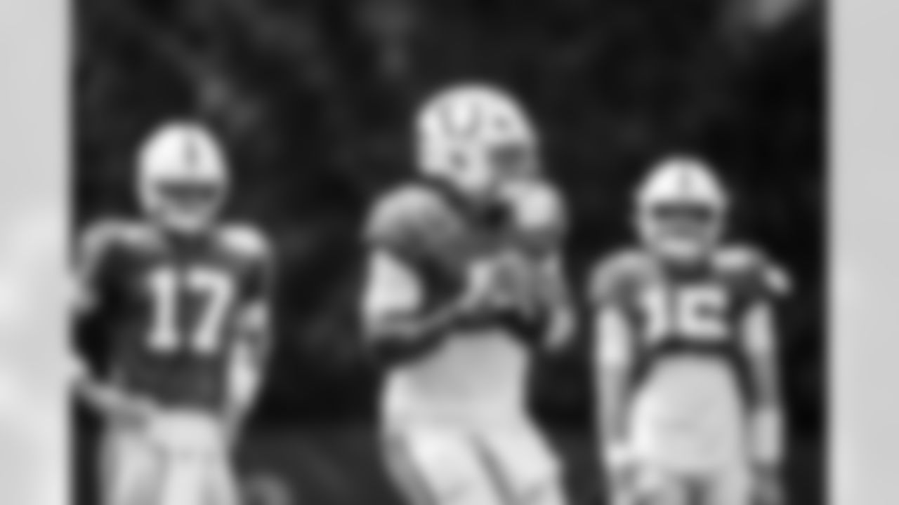 QB Daniel Jones #17, QB Anthony Richardson #5 and QB Riley Leonard #15