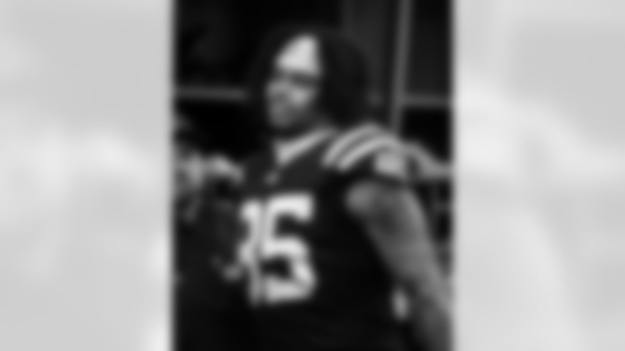Michael Blazejowski Strength & Conditioning Assistant/Performance Science Associate and TE Drew Ogletree #85
