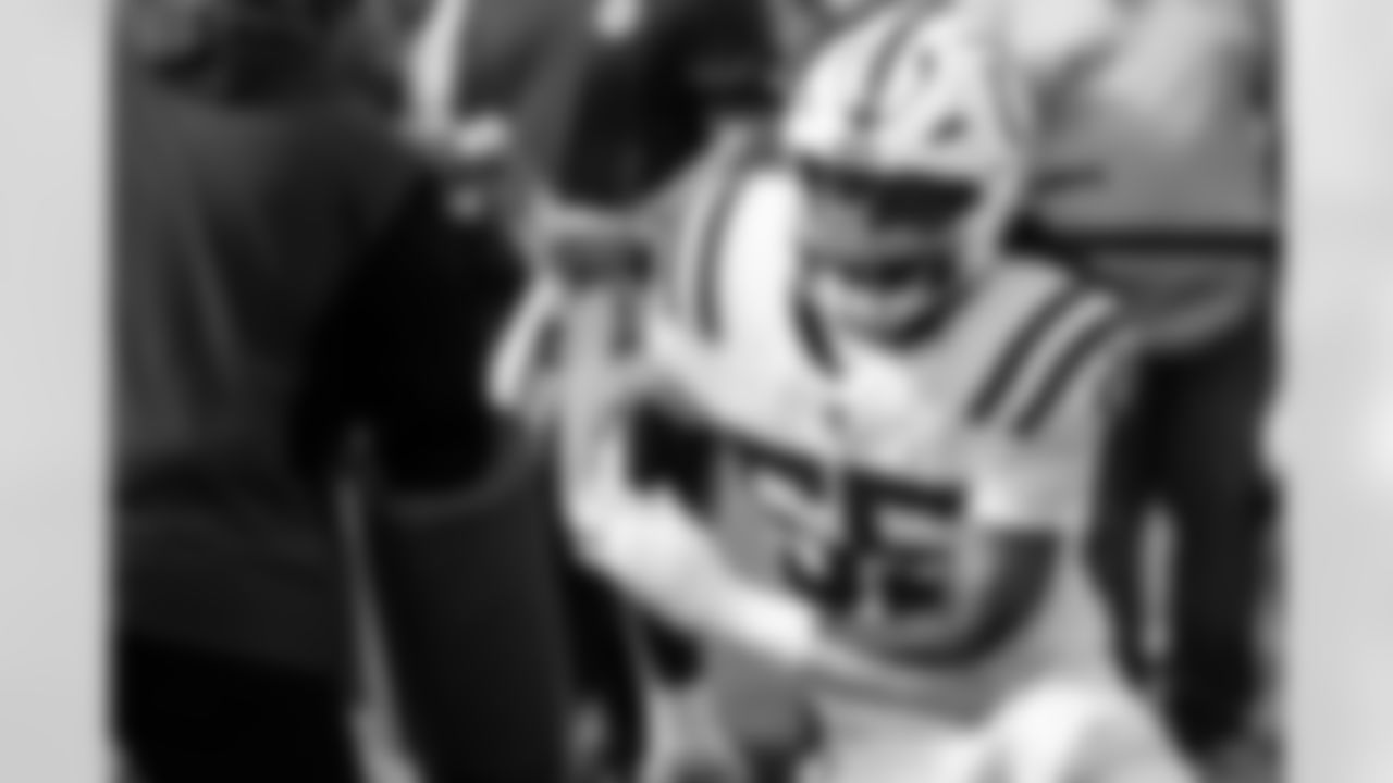 DE Isaiah Land #55