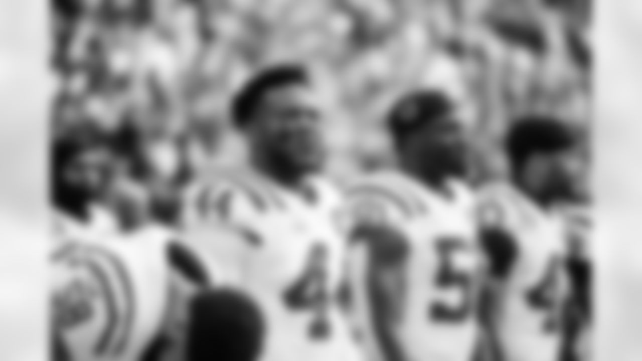 LB Zaire Franklin #44