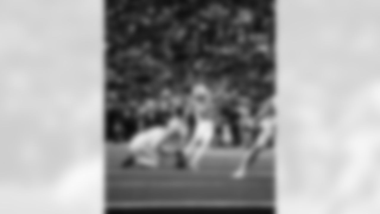 P Rigoberto Sanchez #8 and K Blake Grupe #10