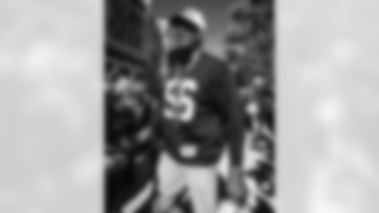 Washington Alumni/Legends arriving before the Carolina Panthers vs Washington Commanders game at Northwest Stadium in Landover, MD on October 20th 2024. (Alyssa Howell/Washington Commanders)