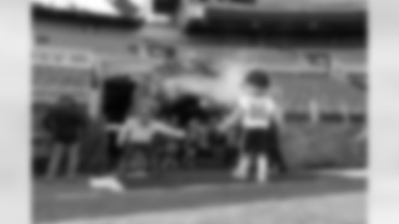 championship-girlsflag-commanders-0093