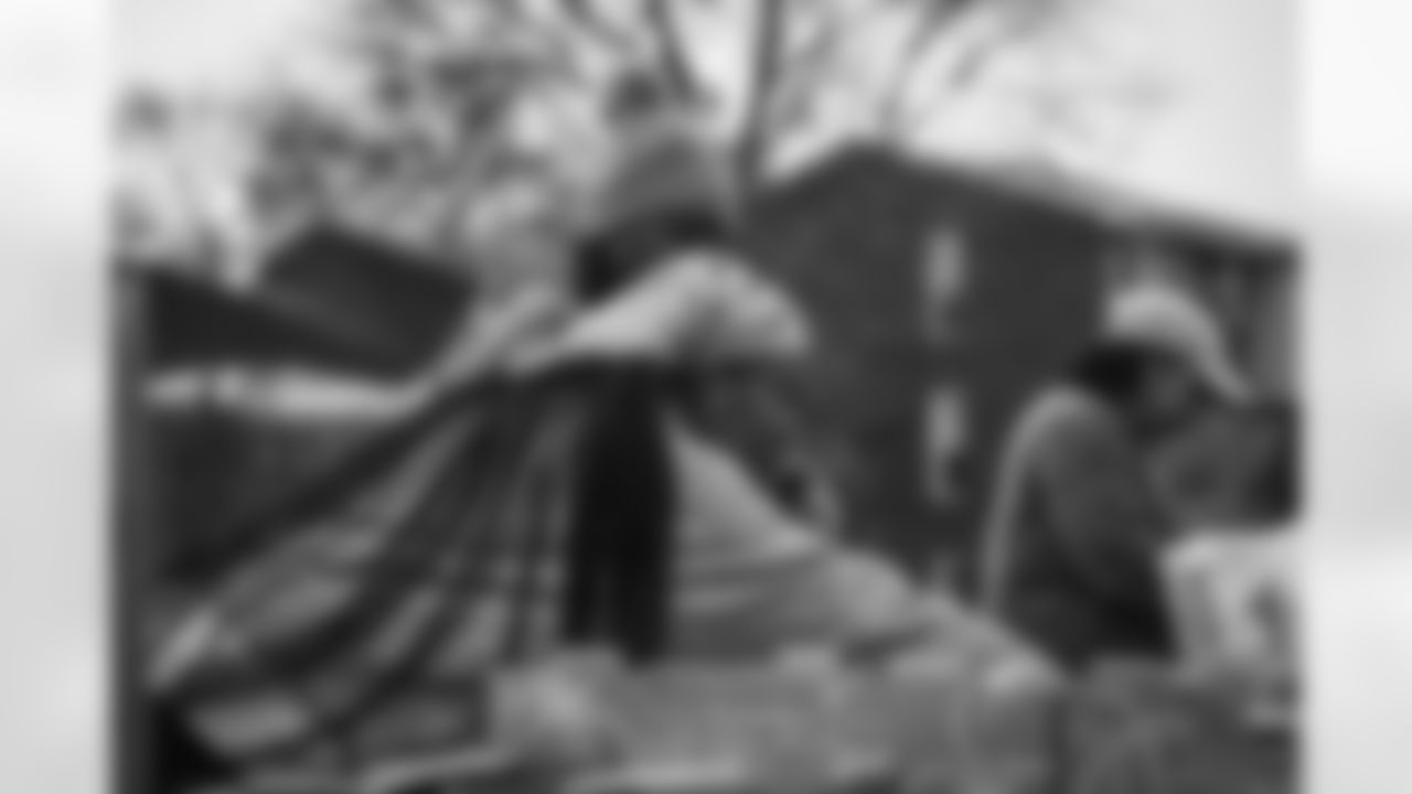 12152025 Holiday Mobile Market 139