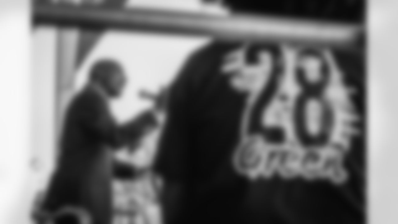 The Washington Commanders vs Carolina Panthers week 7, Darrell Green jersey retirement