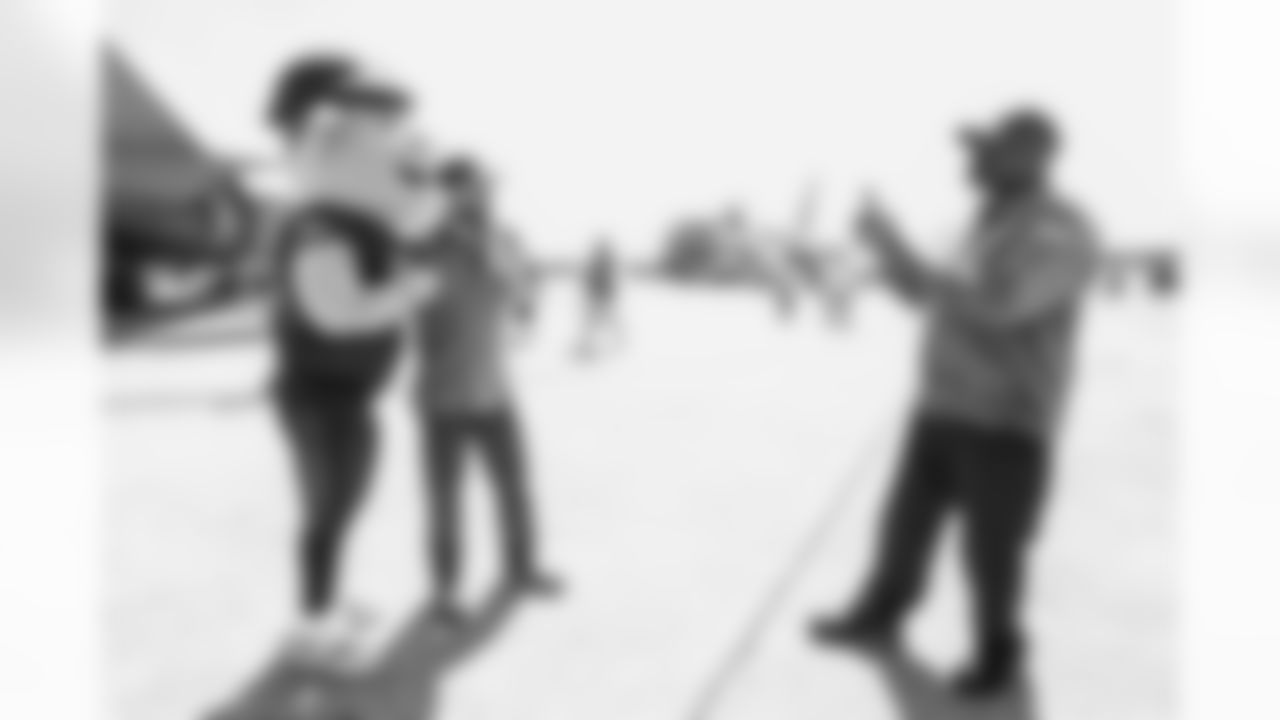 Joint Base Andrews airshow Salute activation (Alyssa Howell/ Washington Commanders)