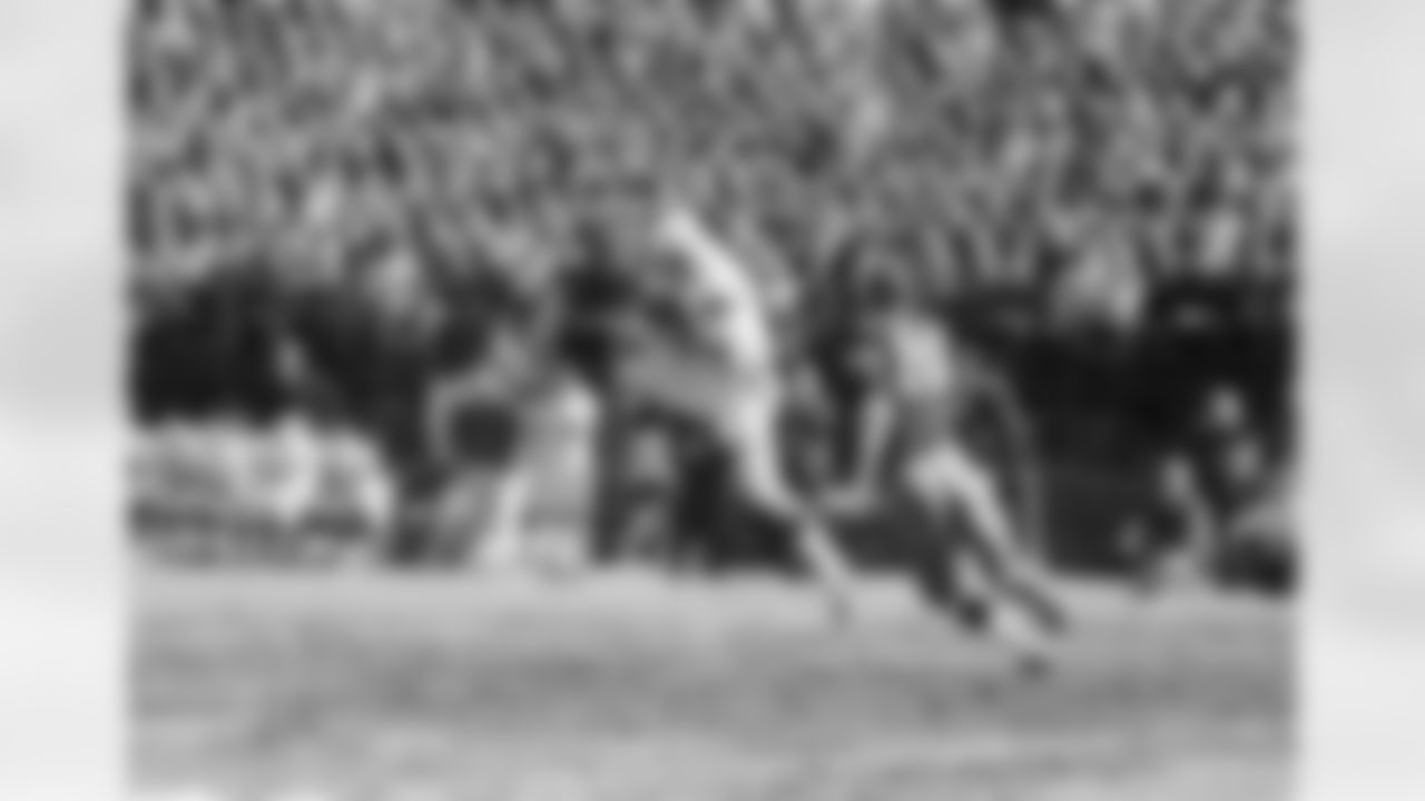 St. Louis end Jackie Smith gathers in a 19-yard pass from quarterback Buddy Humphrey in the first quarter of the Cardinal-Washington Redskins game in St. Louis on Oct. 24, 1965. Paul Krause (26) moves in on the play for the Redskins, who won their first game of the National Football League season, 24-20. (AP Photo)
