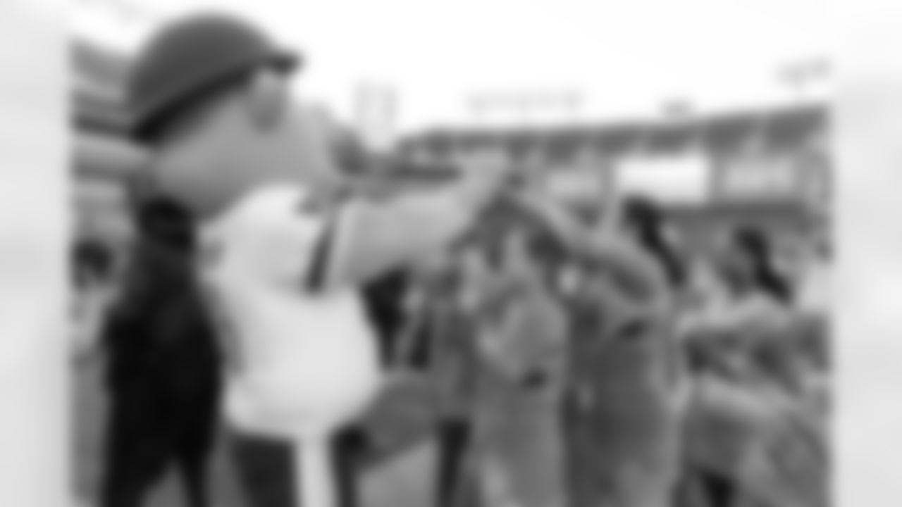 championship-girlsflag-commanders-0076