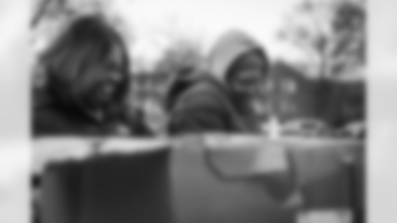 12152025 Holiday Mobile Market 141