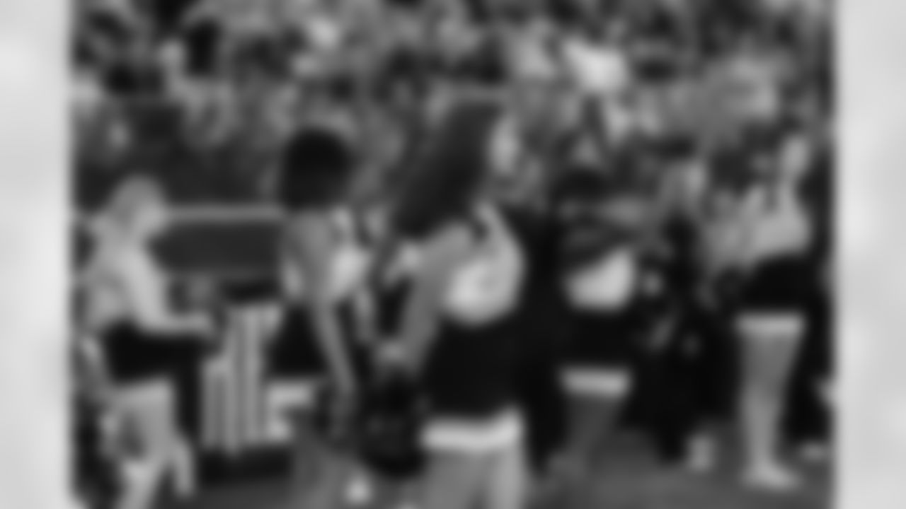championship-girlsflag-commanders-0186