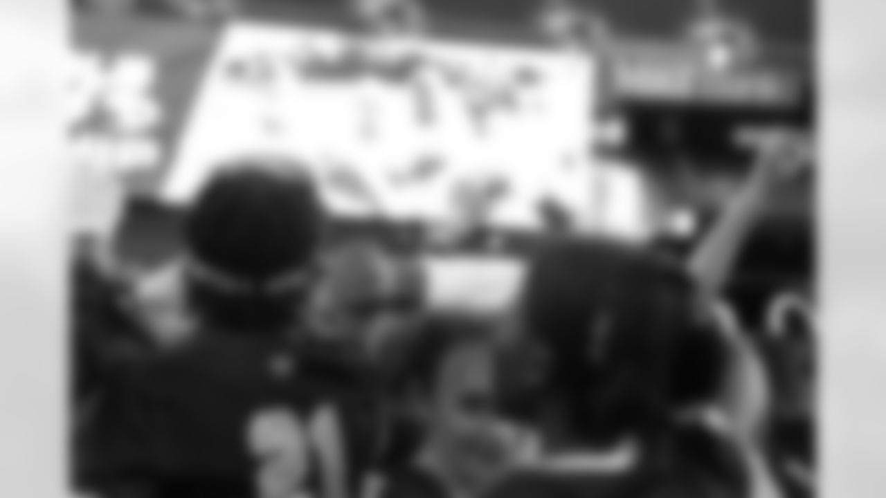 championship-girlsflag-commanders-0183