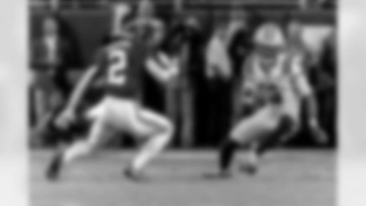 LSU quarterback Jayden Daniels (5) runs the ball as Alabama defensive back Caleb Downs (2) defends during the first half of an NCAA college football game, Saturday, Nov. 4, 2023, in Tuscaloosa, Ala. (AP Photo/Vasha Hunt)