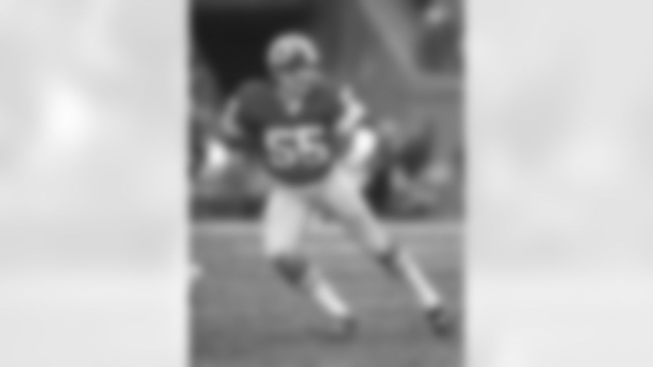 Washington Redskins Chris Hanburger (43) during a game from his 1977 season with the Washington Redskins. Chris Hanburger played for 14 season, all with the Washington Redskins, was a 9-time Pro Bowler and was inducted into the Pro Football Hall of Fame in 2011.(David Durochik via AP)