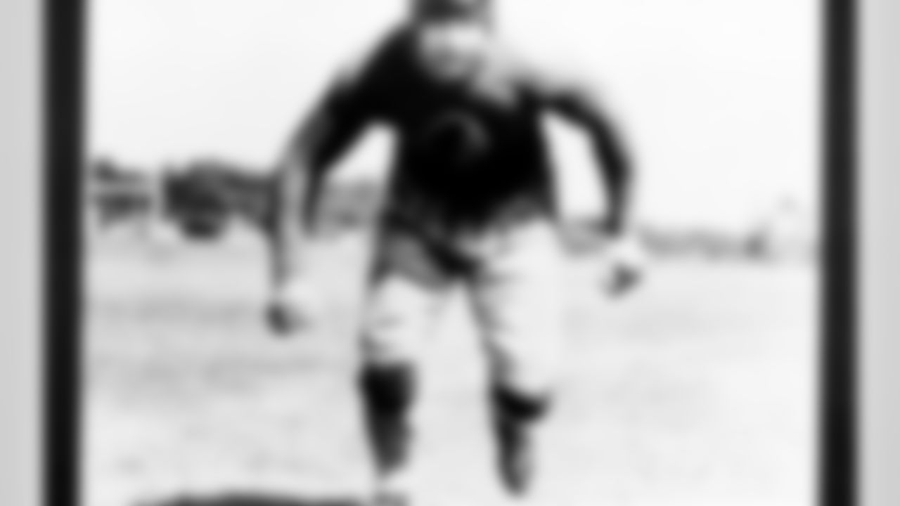 Boston Redskins tackle Albert Glen "Turk" Edwards (17) poses during a photo session at the Redskins training camp at Northwestern University, Evanston, Ill., Aug. 10, 1933. (AP Photo/Pro Football Hall of Fame)
