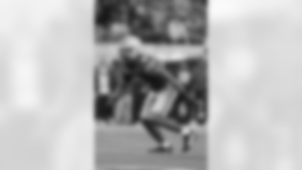 Ohio State linebacker Sonny Styles rushes in during the Cotton Bowl College Football Playoff quarterfinal game between Ohio State and Miami Wednesday, Dec. 31, 2025, in Arlington, Texas. (AP Photo/Julio Cortez)