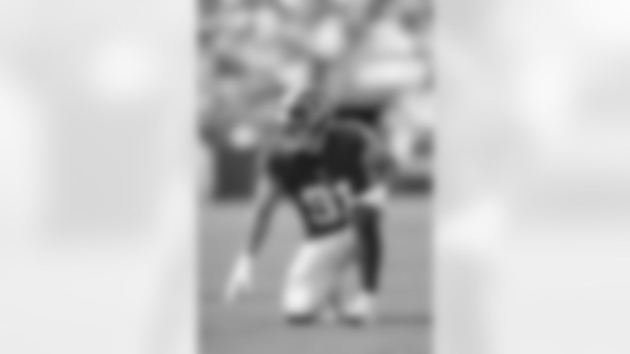 Washington Redskins linebacker Ryan Kerrigan (91) prepares for the snap during an NFL game against the Indianapolis Colts, Sunday, Sept. 16, 2018, Landover, MD. The Colts defeated the Redskins 21-9. (Al Tielemans via AP)