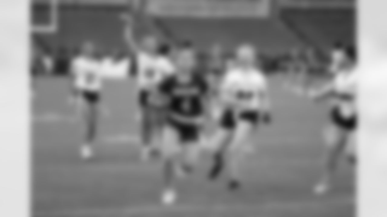 championship-girlsflag-commanders-0166