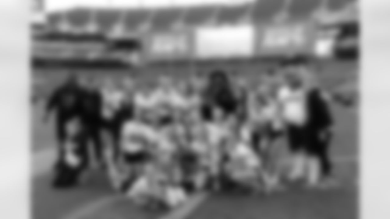 championship-girlsflag-commanders-0092