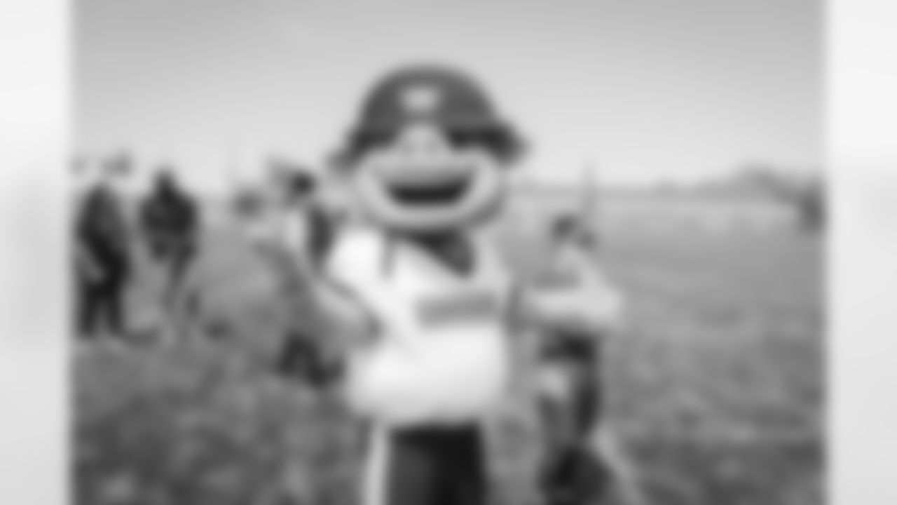 042024 NFL Flag17650