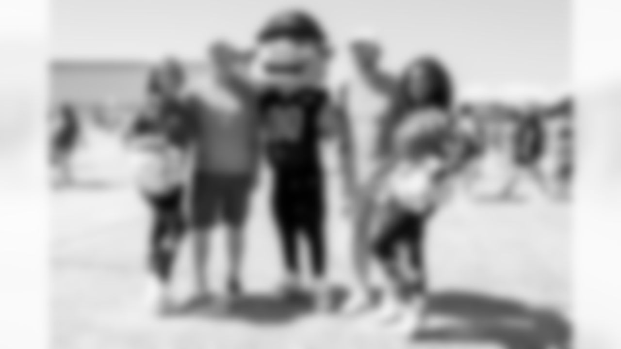 Joint Base Andrews airshow Salute activation (Alyssa Howell/ Washington Commanders)