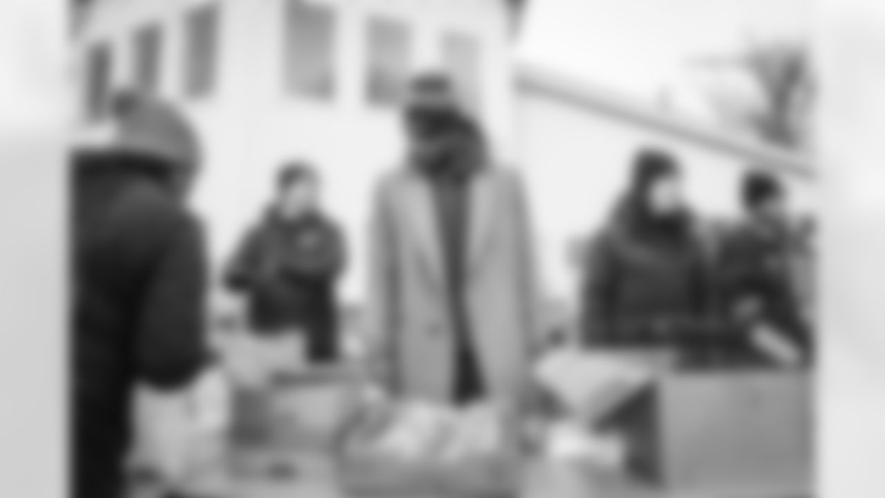 12152025 Holiday Mobile Market 147