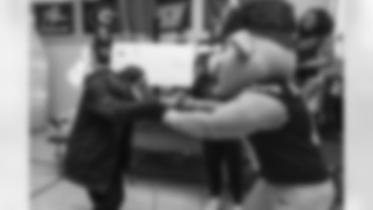 Inspire Change Changemaker Surprise at Rocketship Rise Academy in Washington, DC on December 10, 2025. (Annette Lee/Washington Commanders)