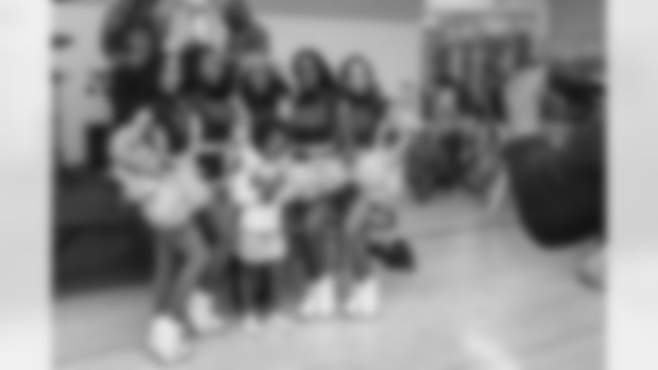 Inspire Change Changemaker Surprise at Rocketship Rise Academy in Washington, DC on December 10, 2025. (Annette Lee/Washington Commanders)