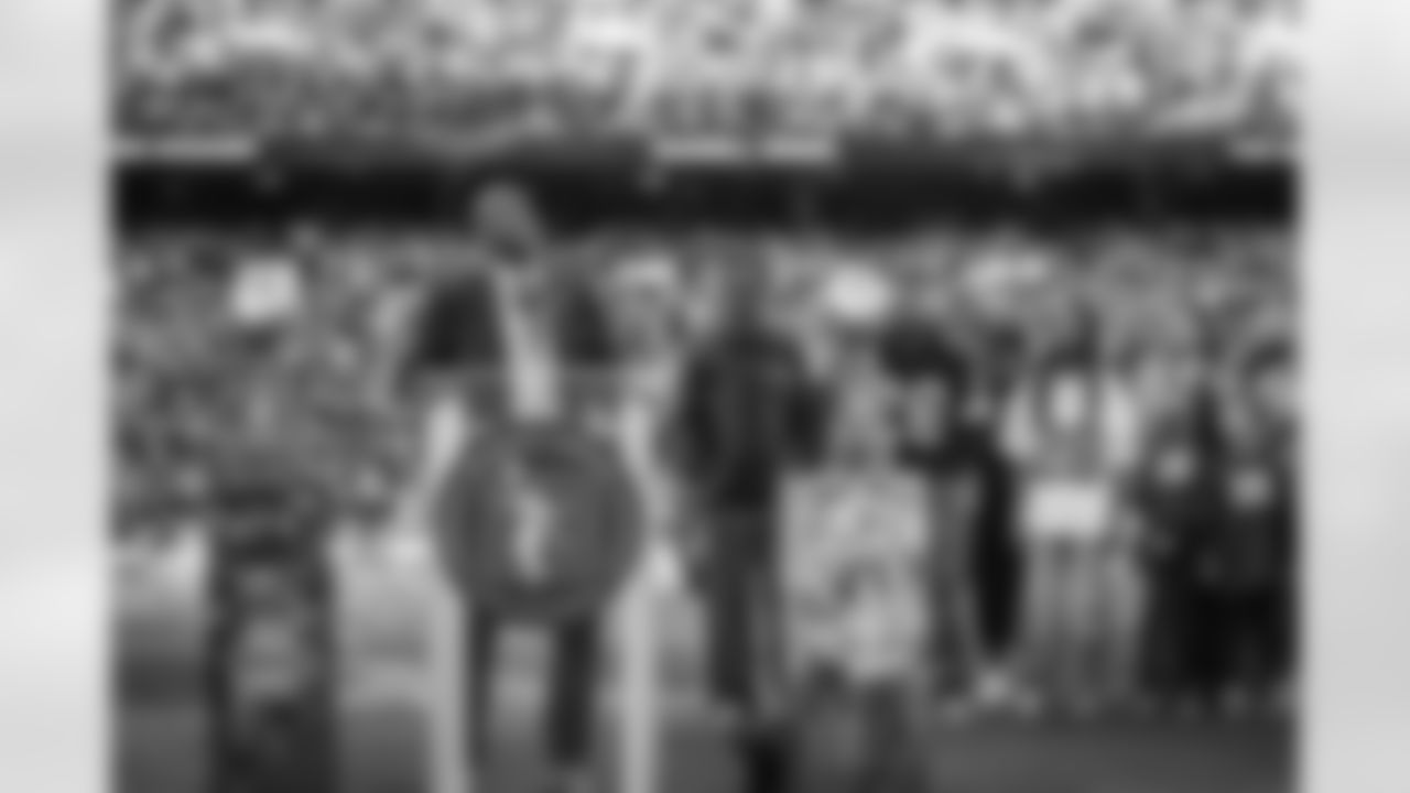 The Washington Commanders vs Carolina Panthers week 7, Darrell Green jersey retirement