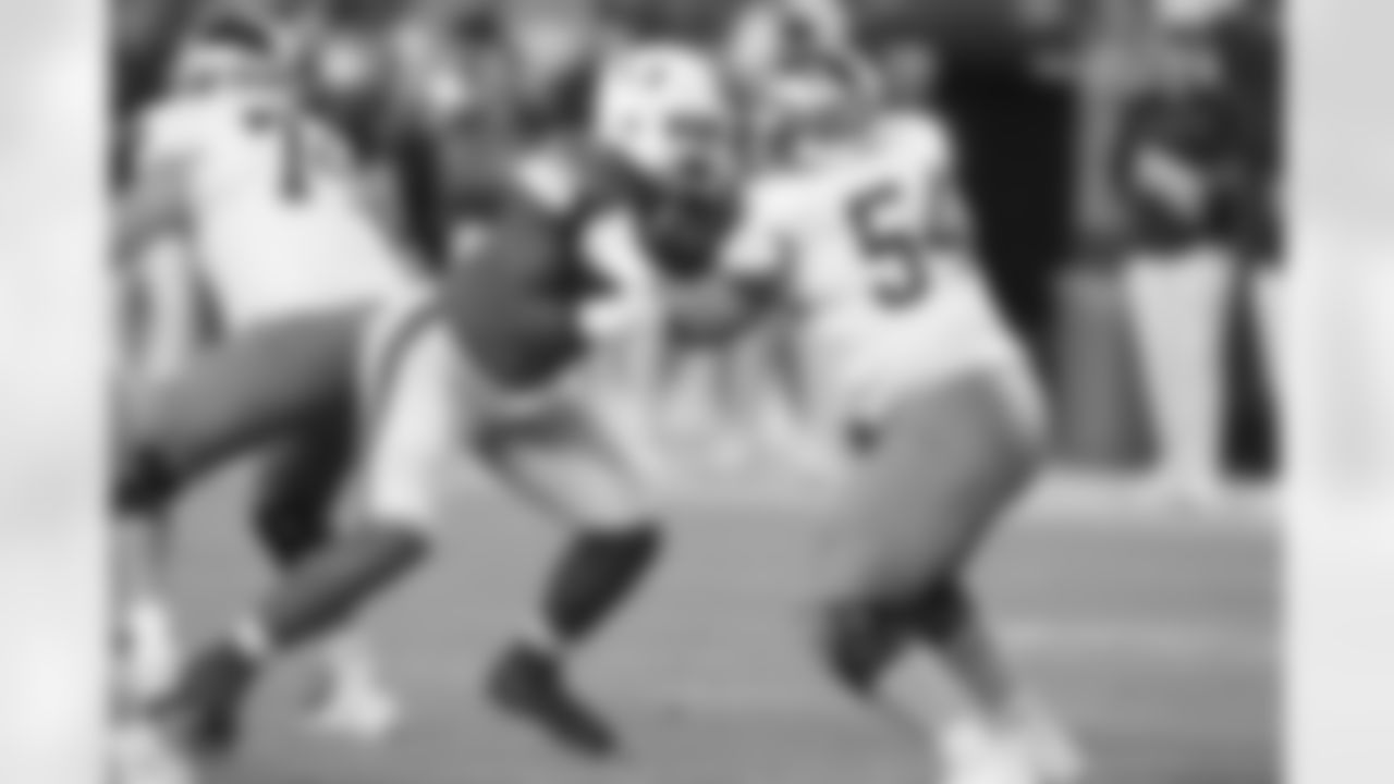 Miami defensive lineman Rueben Bain Jr., left, defends Notre Dame offensive lineman Anthonie Knapp (54) during the second half of an NCAA college football game, Sunday, Aug. 31, 2025, in Miami Gardens, Fla. (AP Photo/Lynne Sladky)