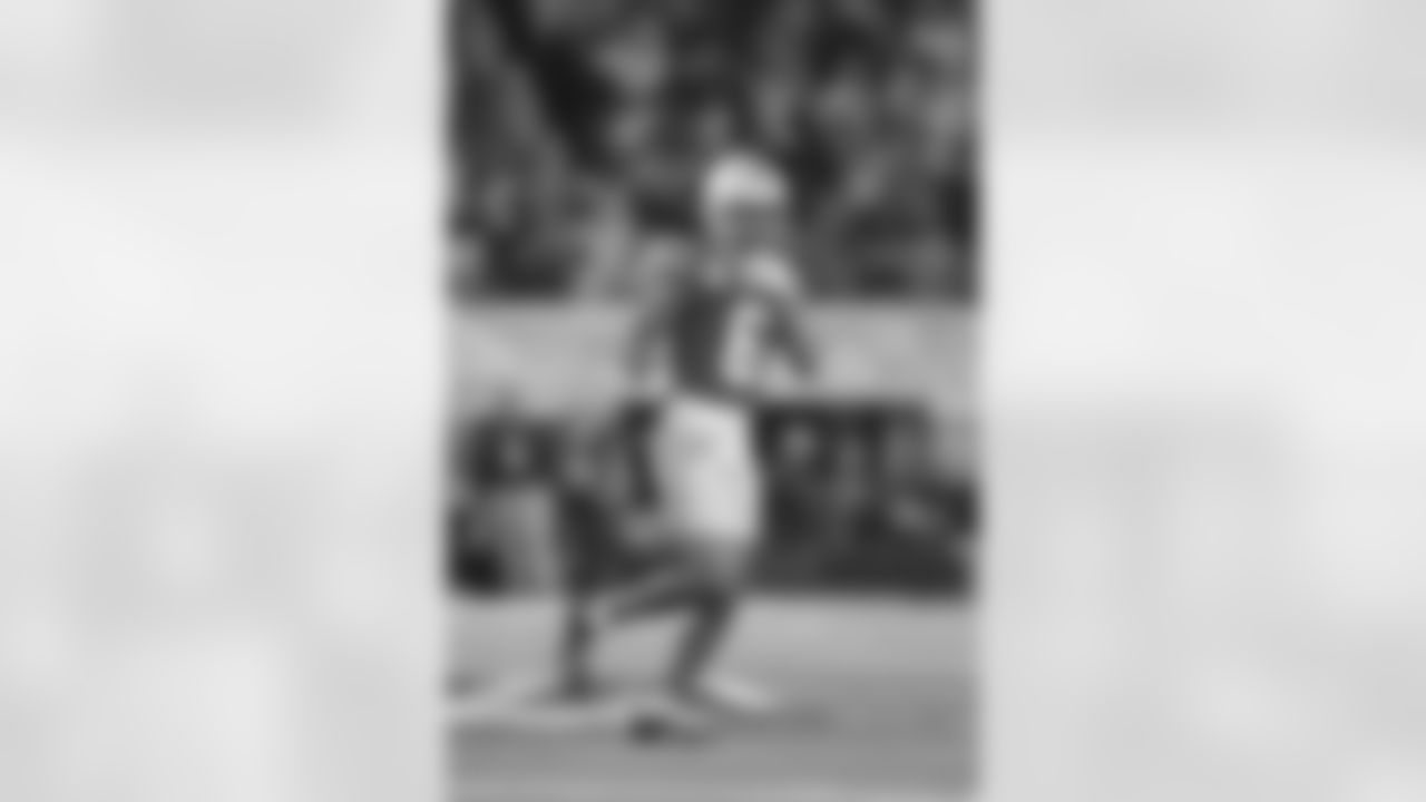 Ohio State linebacker Sonny Styles looks on during the Cotton Bowl College Football Playoff quarterfinal game between Ohio State and Miami Wednesday, Dec. 31, 2025, in Arlington, Texas. (AP Photo/Julio Cortez)