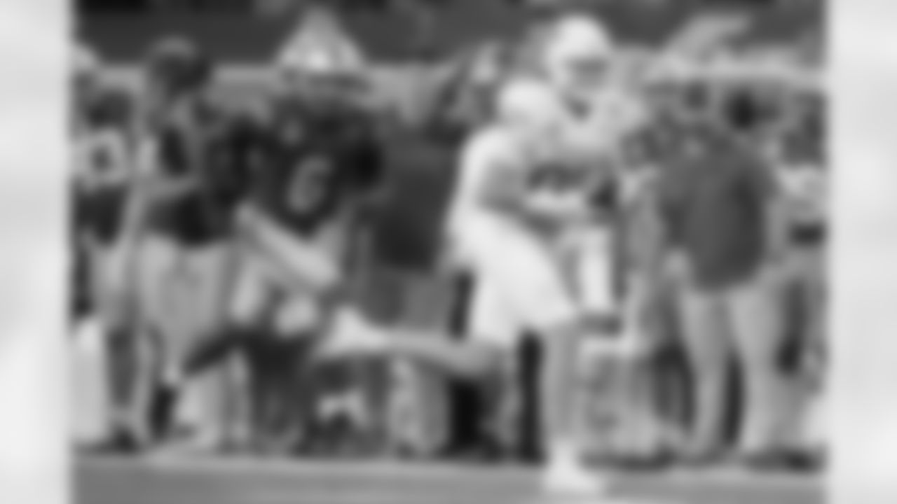 Texas tight end Gunnar Helm, right, runs in front of Ohio State safety Sonny Styles (6) during the second half of the Cotton Bowl College Football Playoff semifinal game, Friday, Jan. 10, 2025, in Arlington, Texas. (AP Photo/Julio Cortez)