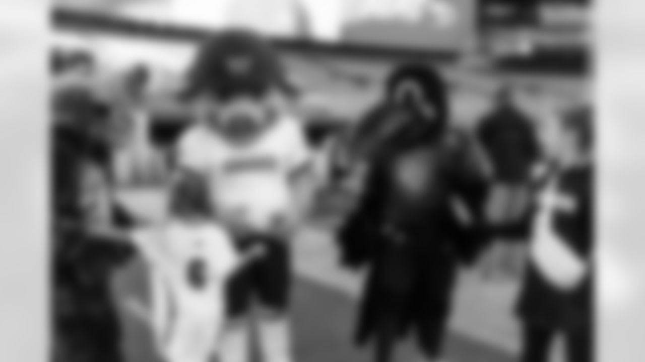 championship-girlsflag-commanders-0086