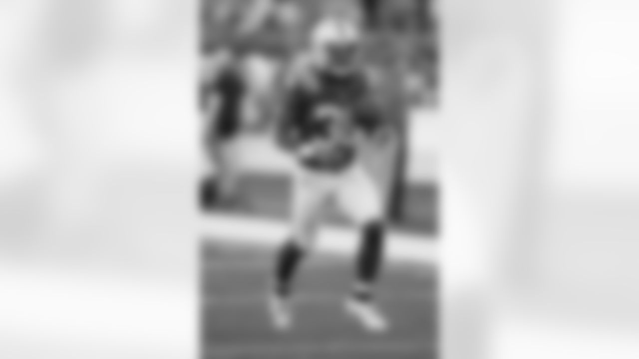 Indianapolis Colts running back Demetric Felton (36) runs with the football in pre game warm up during an NFL preseason football game against the Cincinnati Bengals, Thursday, Aug. 22, 2024, in Cincinnati. The Colts defeated the Bengals 27-14. (Scott Boehm via AP)