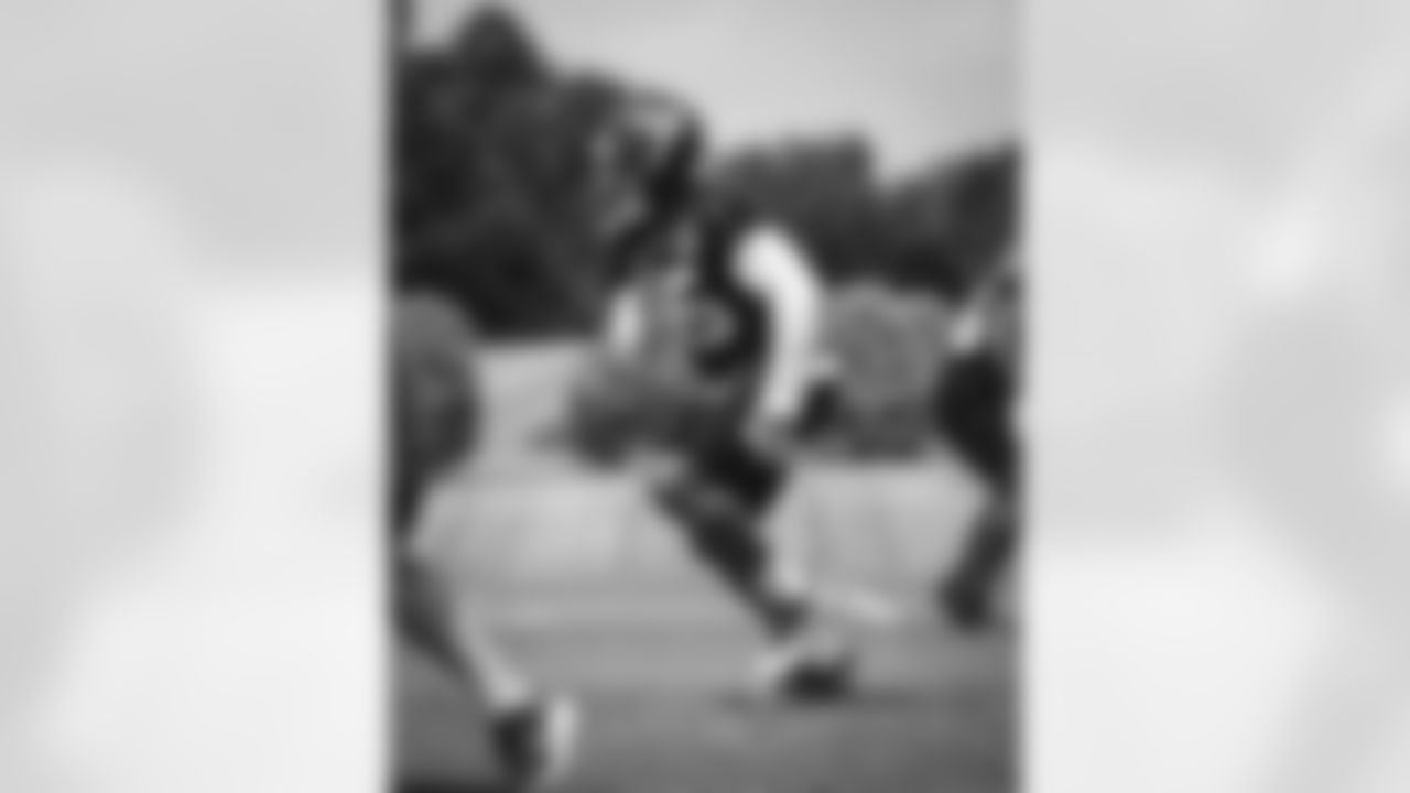 March 13: Signed DE Jacob Martin.