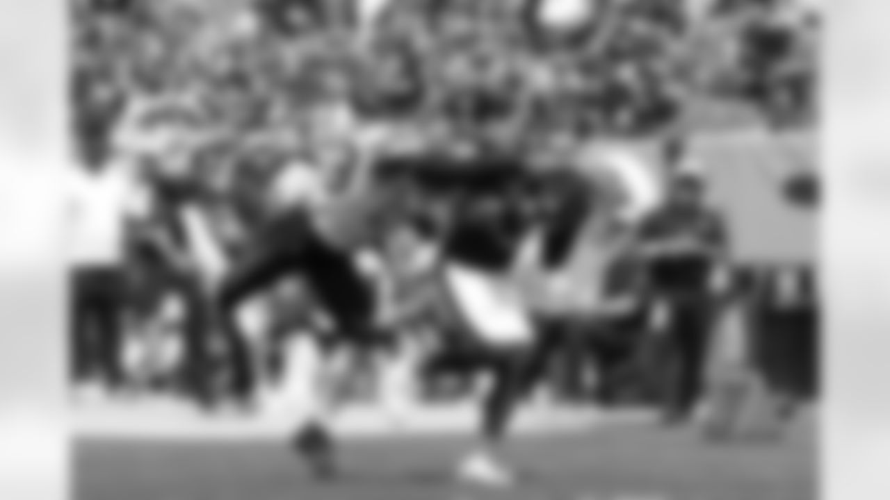 Chicago Bears wide receiver Rome Odunze (15) catches a ball against Cincinnati Bengals cornerback Josh Newton (28) during the first half of an NFL preseason football game, Saturday, Aug. 17, 2024, in Chicago. (AP Photo/Kamil Krzaczynski)