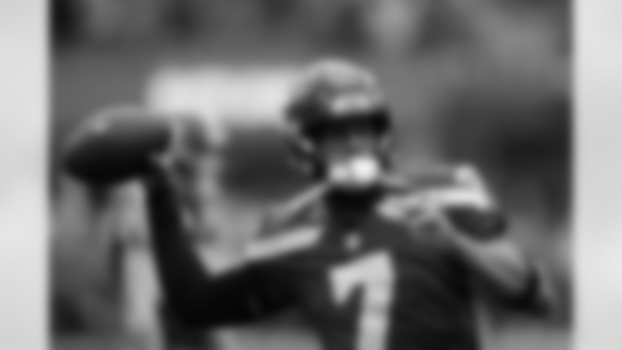 Seattle Seahawks quarterback Geno Smith (7) warms up before an NFL football game against the Arizona Cardinals, Sunday, Nov. 24, 2024, in Seattle. (AP Photo/Stephen Brashear)