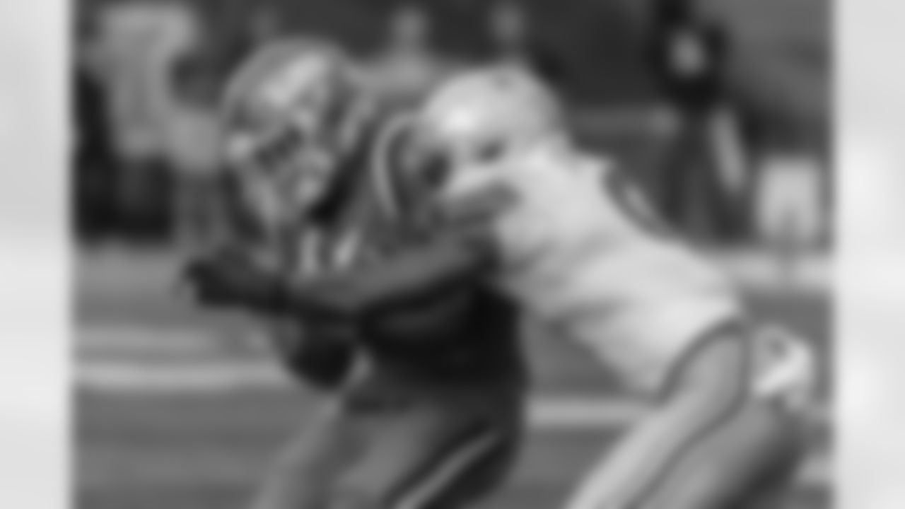 Ohio State linebacker Sonny Styles (0) wraps up Illinois tight end Jordan Anderson (23) during an NCAA college football game Saturday, Oct. 11, 2025, in Champaign, Ill. (AP Photo/Craig Pessman)