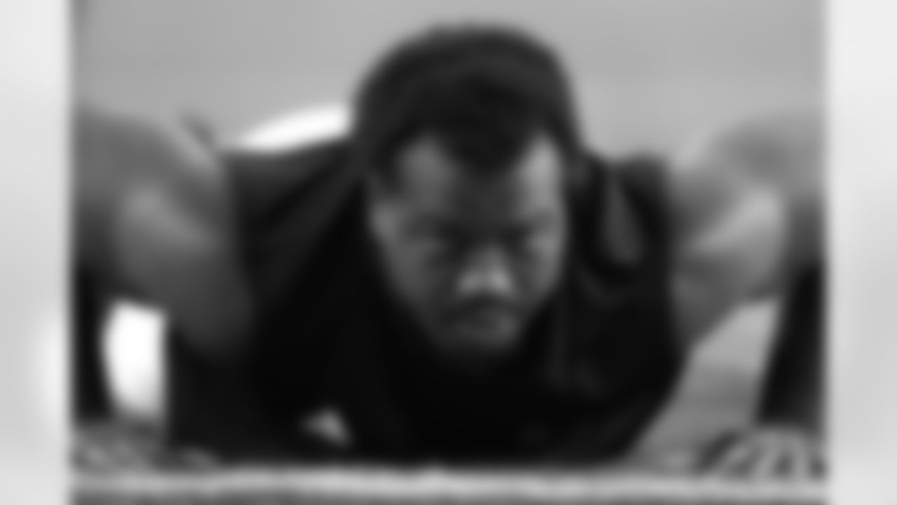 Miami defensive lineman Rueben Bain Jr. (4) prior to the Fiesta Bowl NCAA college football playoff semifinal game against Mississippi, Thursday, Jan. 8, 2026, in Glendale, Ariz. (AP Photo/Rick Scuteri)