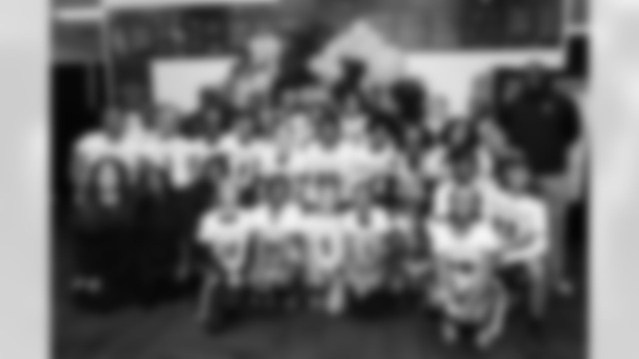 championship-girlsflag-commanders-0106