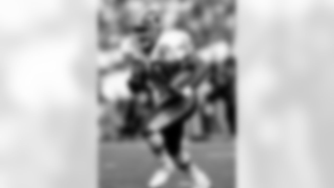 Washington Redskins running back Brian Mitchell (30) is seen in action during an NFL game against the Dallas Cowboys Oct. 2, 1994 in Washington, D.C.(Allen Kee via AP)