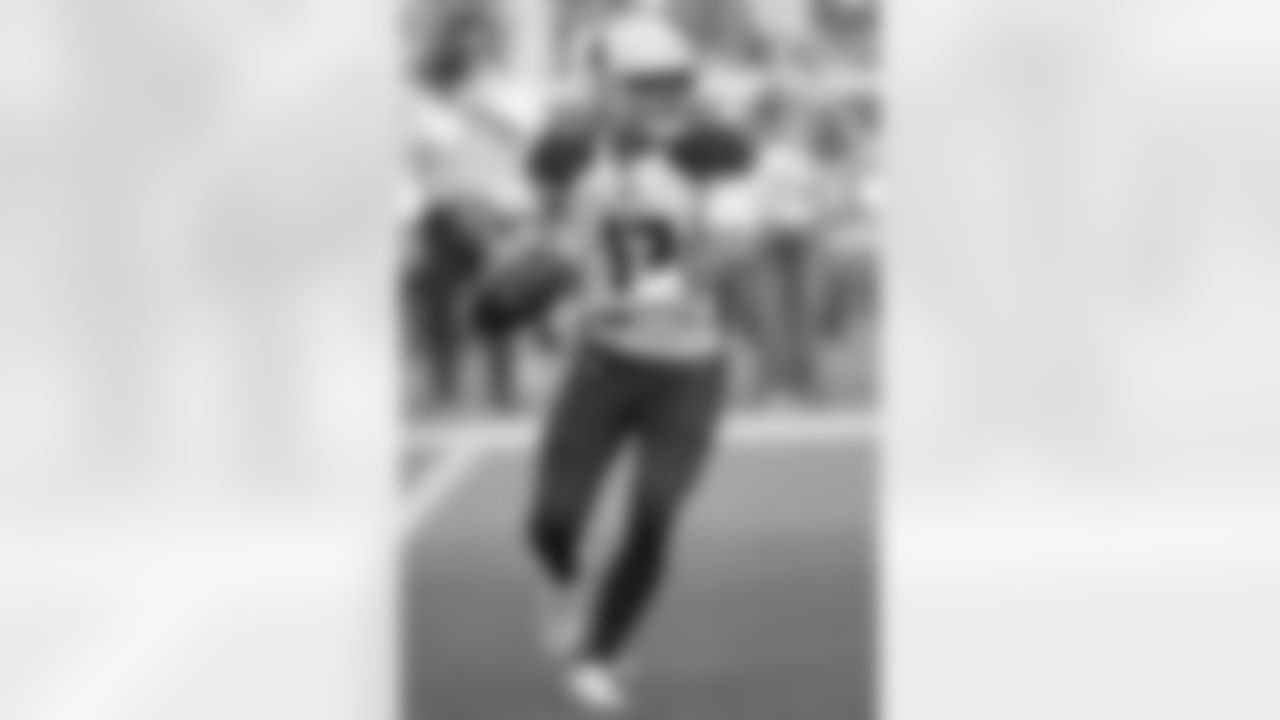 Arizona Cardinals quarterback David Blough (17) rolls out of the pocket during an NFL football game against the San Francisco 49ers, Sunday, Jan.8, 2023, in Santa Clara, Calif. (AP Photo/Scot Tucker)