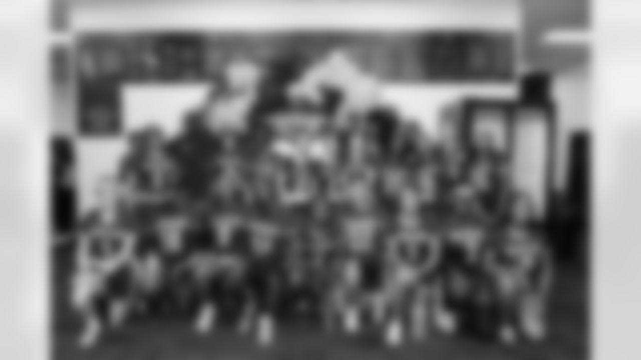 championship-girlsflag-commanders-0046