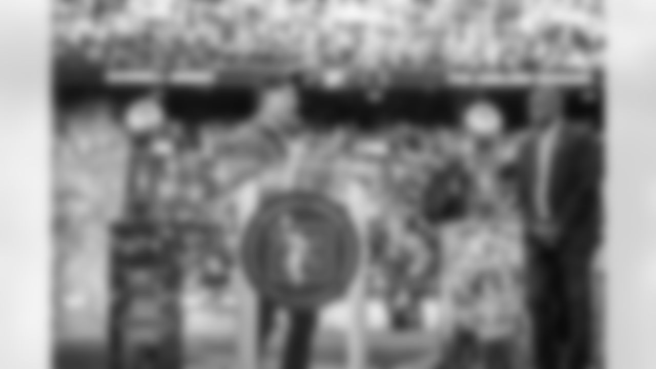 The Washington Commanders vs Carolina Panthers week 7, Darrell Green jersey retirement